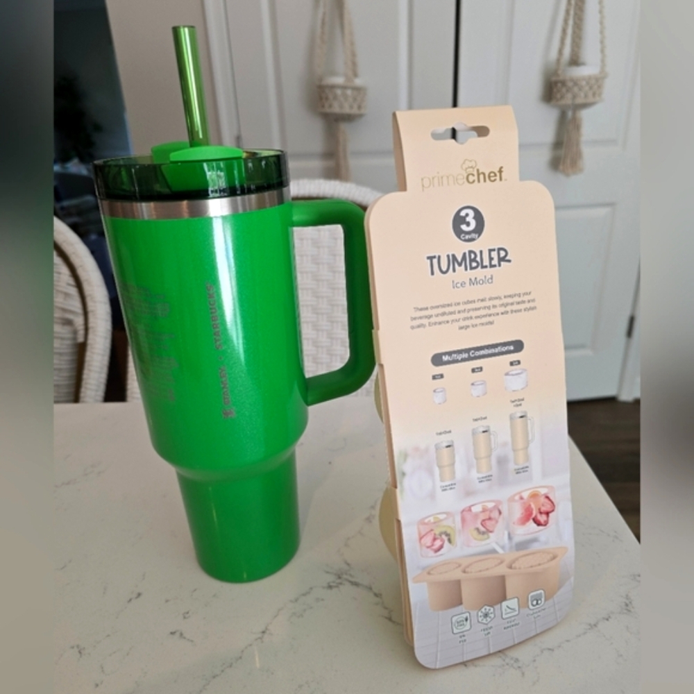 🎁FREE GIFT!+ New STANLEY X STARBUCKS Green Glitter 40oz Tumbler & Ice Cube Mold